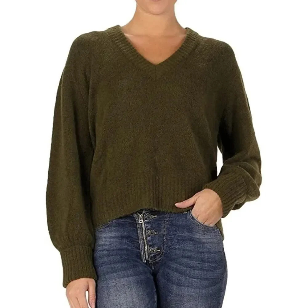 Elan Wool Blend V neck Pullover Sweater in Olive